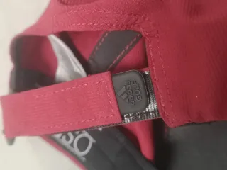 Gorra Adidas Burdeos