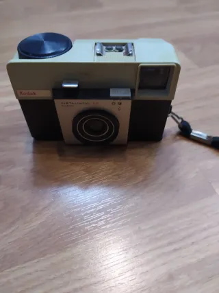 Cámara Kodak Instamatic 25 Vintage en su funda