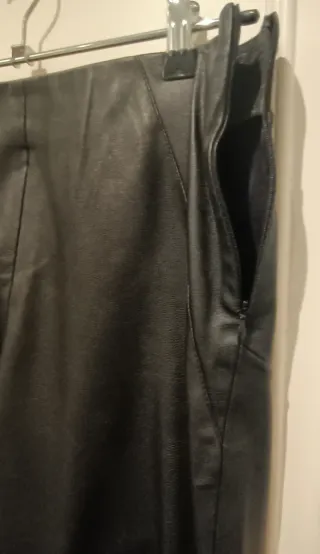 Pantalones polipiel Zara negros
