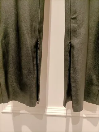 Pantalones polipiel Zara negros