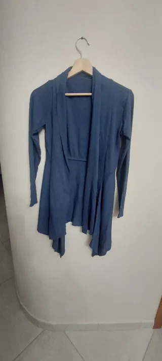 Cardigan blu con bordi a righe