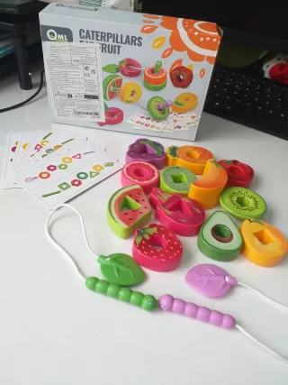 Juguete para enhebrar frutas