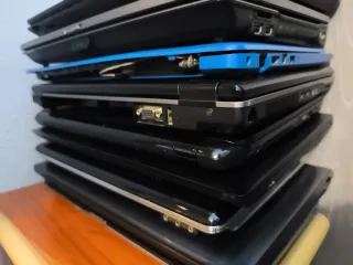 Lote de portátiles negros y azules