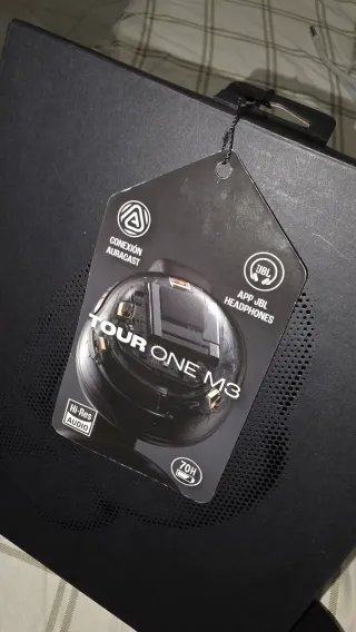 Auriculares JBL Tour One M3 Negros y Dorados