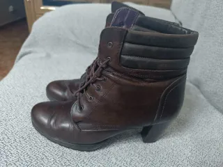 Botines de cordones marrones, altura del tacón 8cm