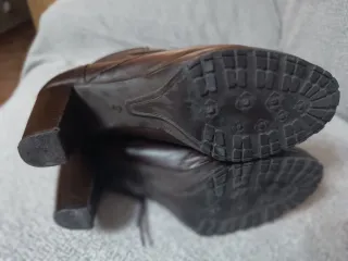 Botines de cordones marrones, altura del tacón 8cm