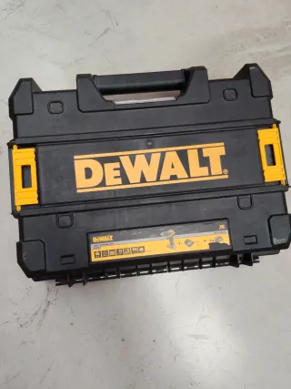 Taladro Dewalt 18V con 2 baterías 4Ah y cargador