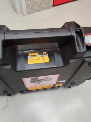 Taladro Dewalt 18V con 2 baterías 4Ah y cargador