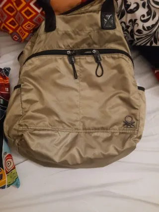 Borsa Benetton con tante tasche