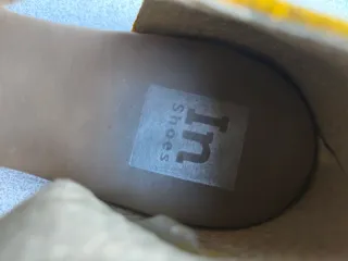 Sandálias Amarelas com Flores