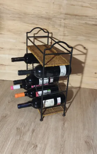 Portabottiglie in ferro e vimini