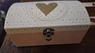 Joyero rosa con espejo