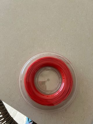Cordaje de tenis rojo