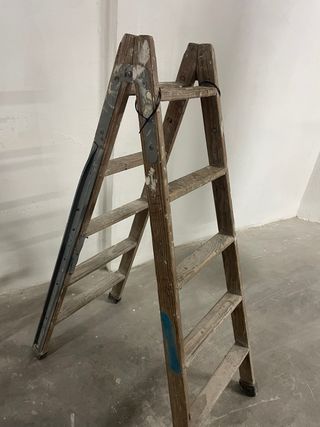 Escalera de madera rústica