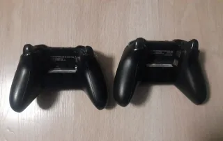 Console Xbox One nera + 2 controller + cuffie