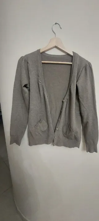 Cardigan beige con tasche