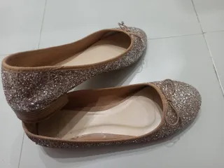 Merceditas brillantes doradas y plateadas