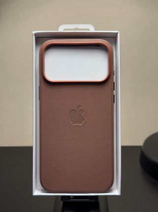 Funda iPhone 17 Pro Max TechWoven Marrón