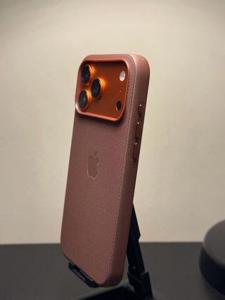 Funda iPhone 17 Pro Max TechWoven Marrón