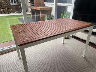 Tavolo da giardino in legno e metallo