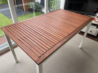 Tavolo da giardino in legno e metallo