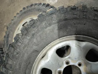4 Ruedas 235/70R16