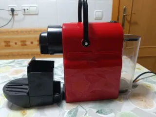 Cafetera Nespresso Krups Roja
