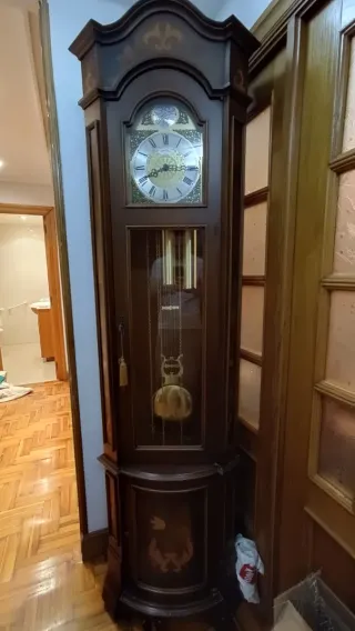 Reloj de pie Tempus Fugit madera