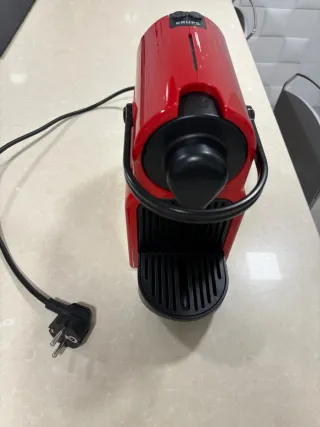 Cafetera Nespresso Krups Roja