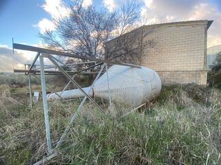 Silo de pienso metálico