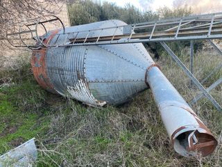Silo de pienso metálico