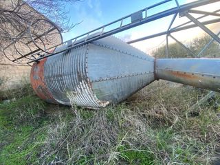 Silo de pienso metálico