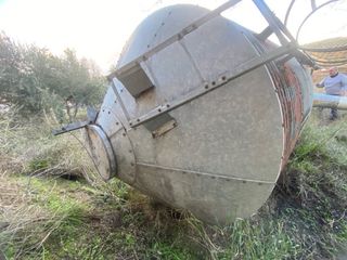 Silo de pienso metálico
