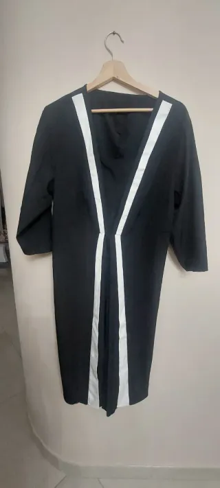 Vestito nero con inserti bianchi