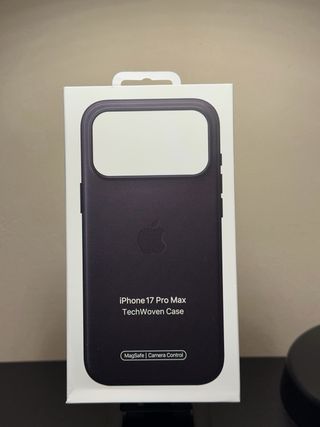 Funda iPhone 17 Pro Max TechWoven Negra