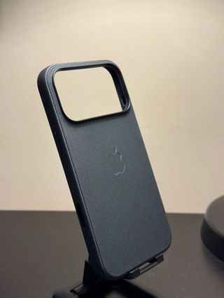 Funda iPhone 17 Pro Max TechWoven Negra