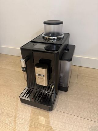 Cafetera DeLonghi Rivelia Automática