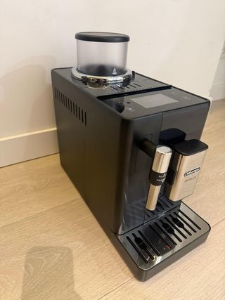 Cafetera DeLonghi Rivelia Automática