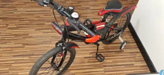 Bicicleta de Montaña Negra y Roja