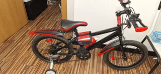 Bicicleta de Montaña Negra y Roja