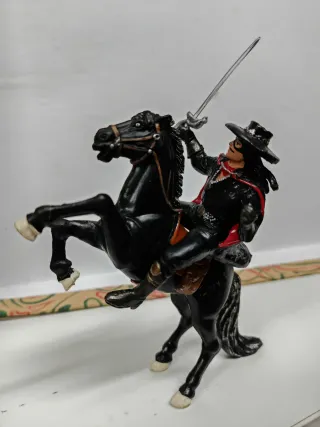 Lote Figuras El Zorro: Elena, García y Zorro