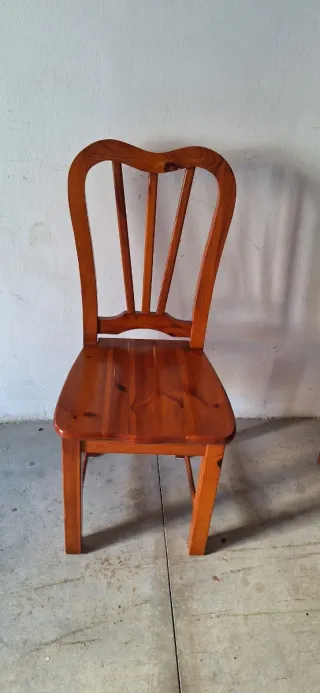 Mesa redonda y 4 sillas pino