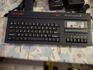 Sinclair ZX Spectrum +2 128K con Joystick
