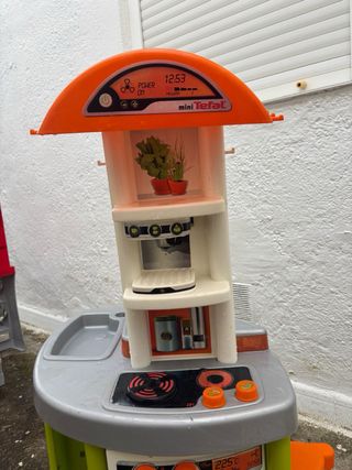 Piccola cucina giocattolo per bambini