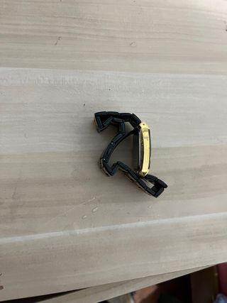 Reloj Clásico Negro y Dorado