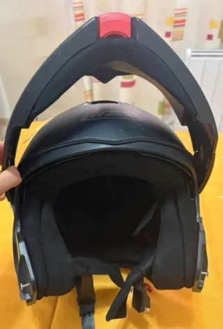 Casco de moto negro