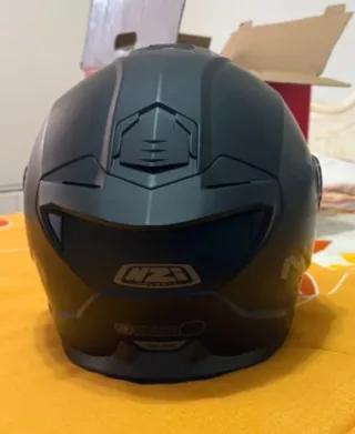 Casco de moto negro