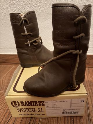 Botas camperas unisex T.23