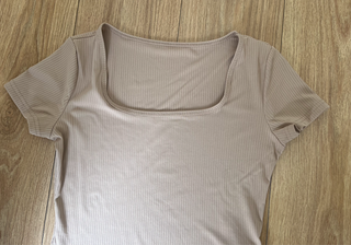 Body canalé beige manga corta