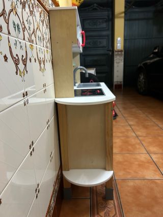 Piccola cucina in legno per bambini